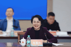 <b>杨春庭一行到五象广场</b>